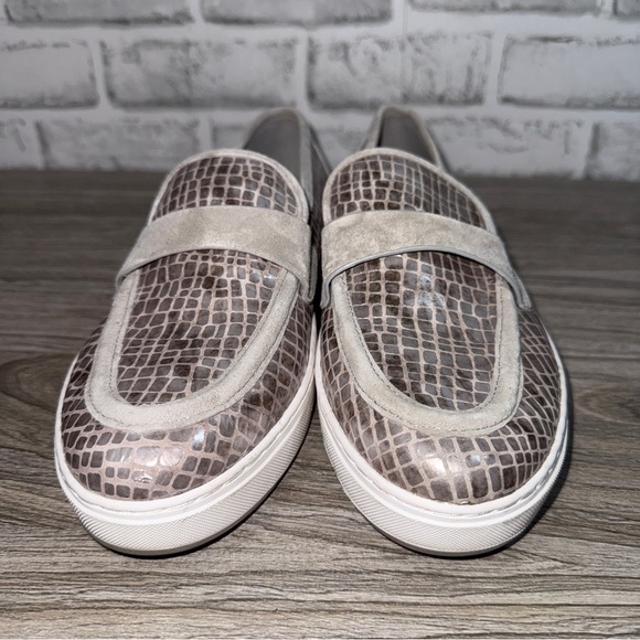 Donald Pliner Richie Women’s Size 7.5M Slip-On Sneakers Snakeskin Print - Picture 1 of 8
